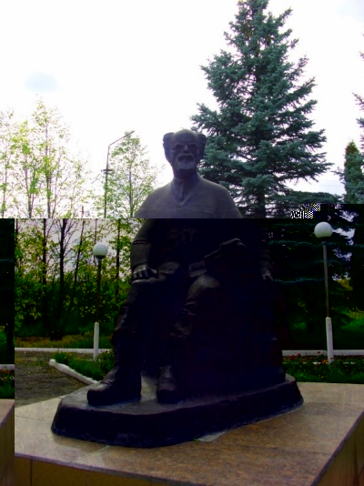Памятник Пришвину в Сергиевом Посаде
